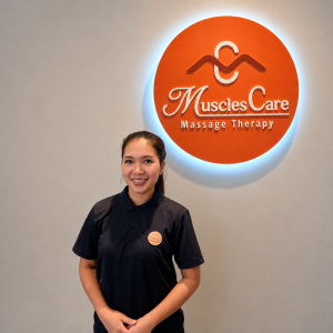 Mew massage therapist offering deep tissue massage at Muscles Care Prahran